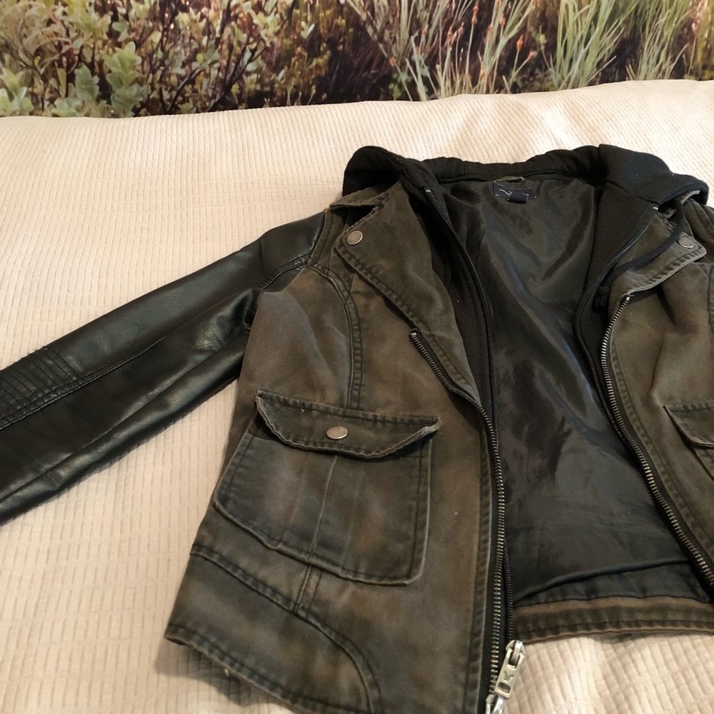 Leather sleeve jacket